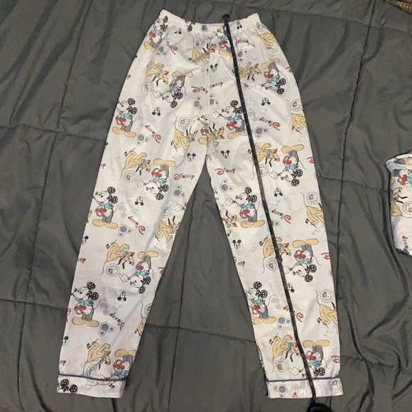 NWOT Kids Disney Mickey Mouse & Pluto Pajama Set - Picture 10 of 16